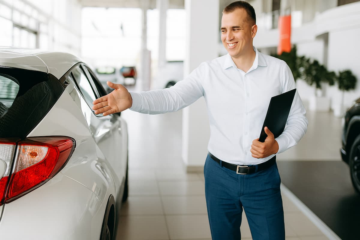 Automobilkaufleute verbinden deutsche Premium-Marken mit Kunden und sichern sich einen Platz in einem zukunftssicheren Beruf