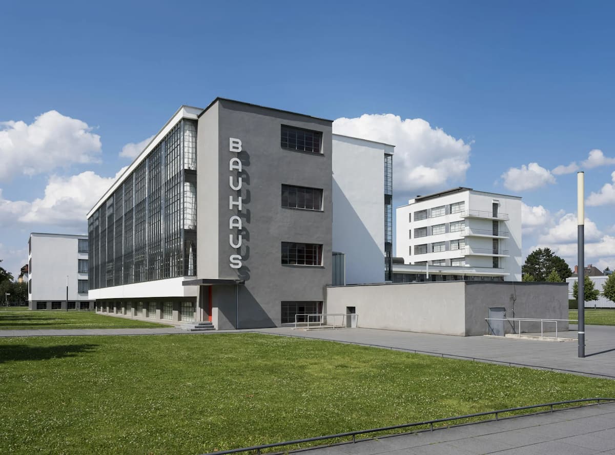 Auf den Spuren der Bauhaus Architektur: Eine Reise durch die Geburtsstätten der Moderne