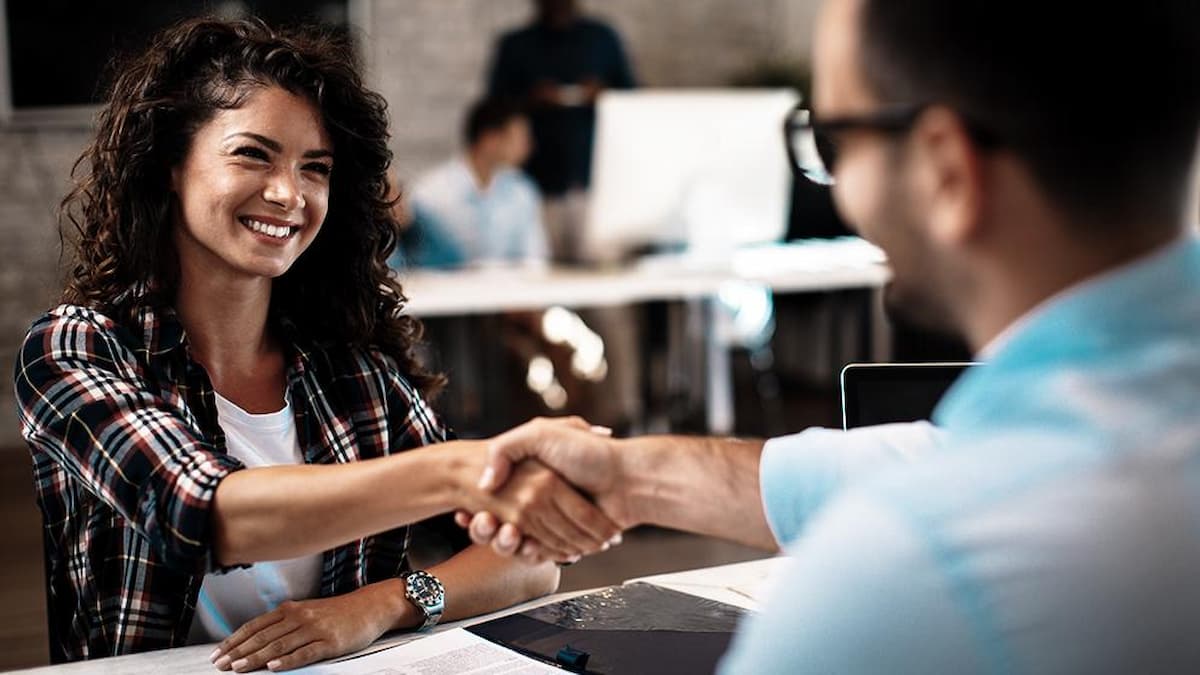 One-Pager Bewerbung kompakt auf einer Seite Motivation Erfahrung und Qualifikationen übersichtlich zusammengefasst für schnelle Bewerbungsprozesse