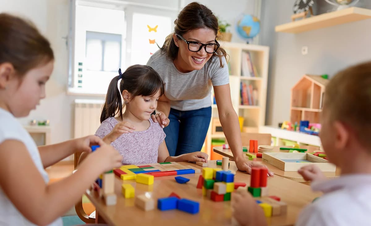 Kindergärtnerin Ausbildung – Dein kompletter Leitfaden für Einstieg, Inhalte, Gehalt & Karriere 2025