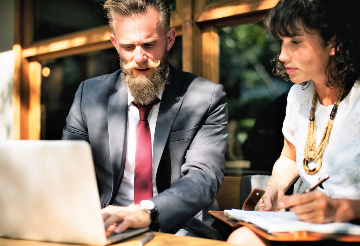 Wie wird man steuerberater? Der umfassende Karriereguide von Ausbildung bis Examen