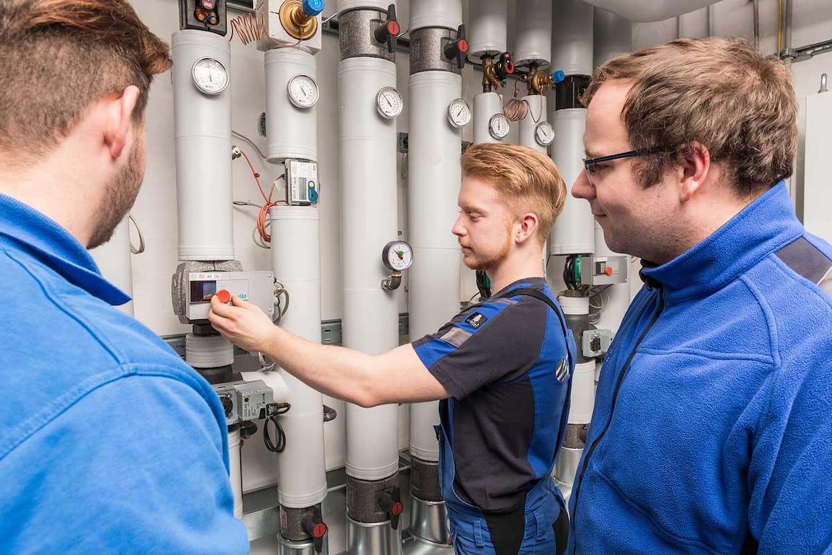 Anlagenmechaniker Ausbildung: Der Weg zum Profi für Rohrleitungen, Kessel und Systeme