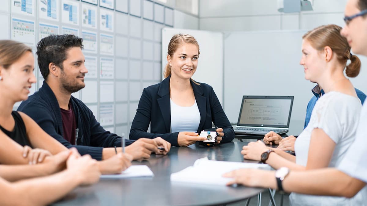 Theorie trifft Praxis: Ihr Erfolgsmodell im BWL Duales Studium