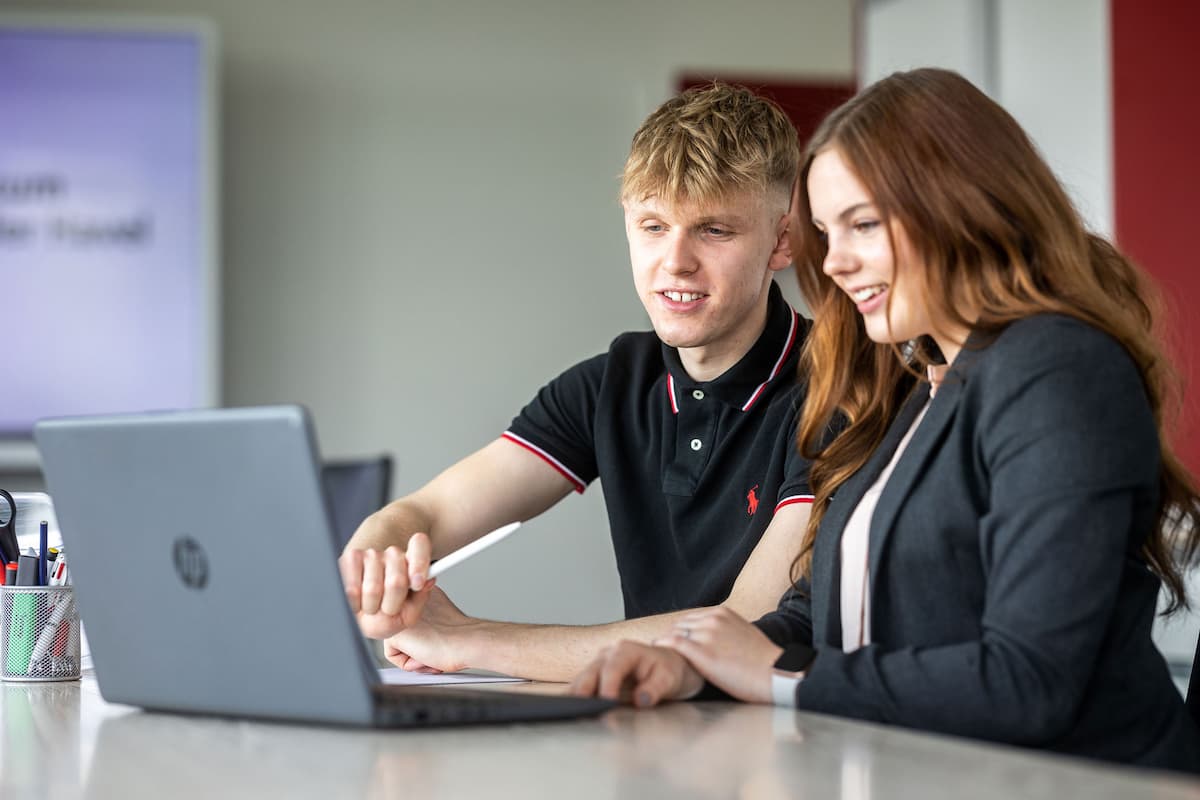 Kauffrau im Gesundheitswesen: Organisationstalent und Karriere im Zukunftsmarkt Gesundheit