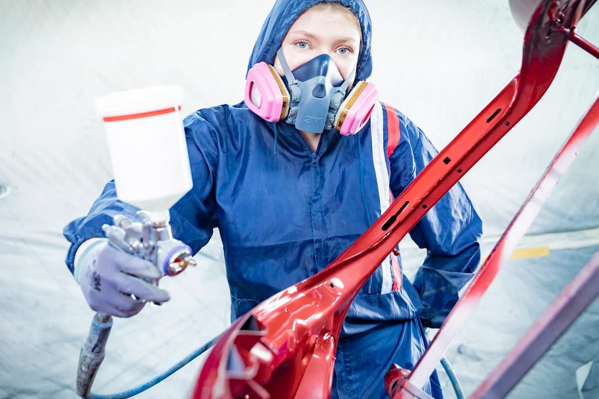 Lackierer Ausbildung: Kreativität trifft auf Präzision – Weg, Gehalt und Karrierechancen