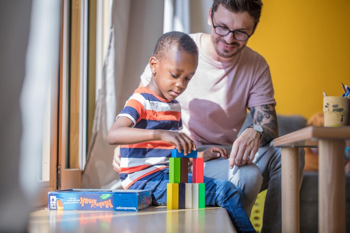 Pädagogische Fachkraft: Berufsbild, Ausbildung und Karrierechancen