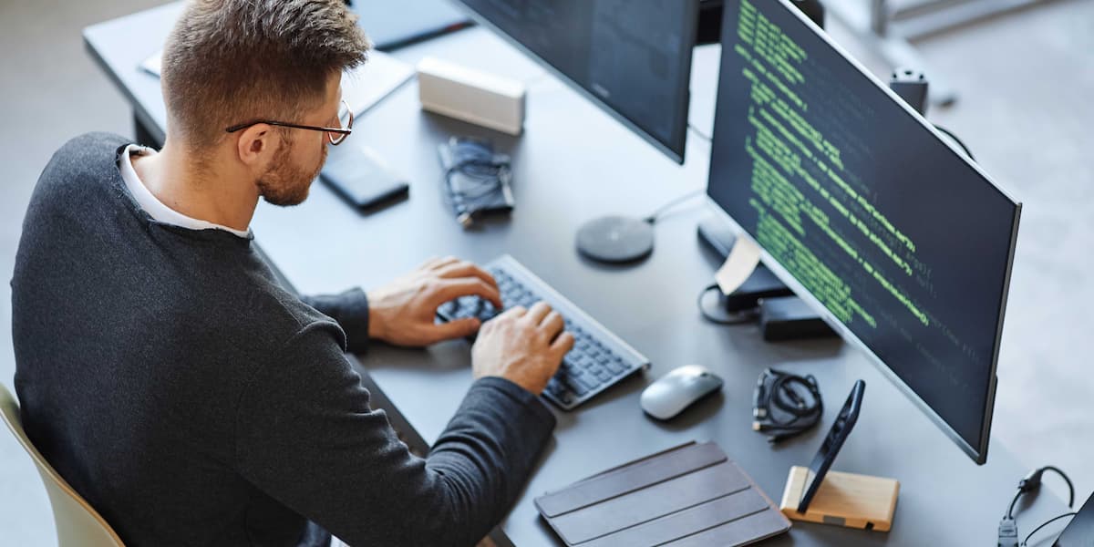 Softwareentwickler Ausbildung – Ablauf, Gehalt & Chancen