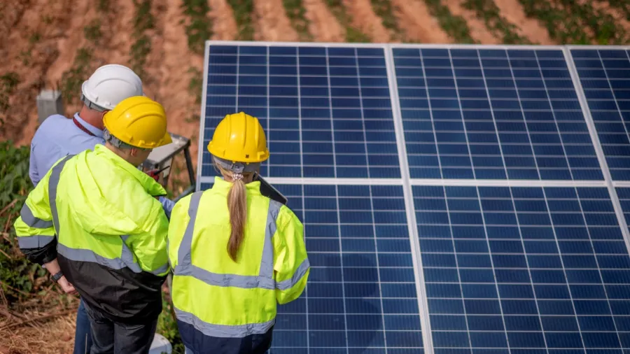 Australia insurers tighten renewable energy cover: Willis